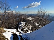 65 Scendo con attenzione pestando neve rammollita e scivolosa